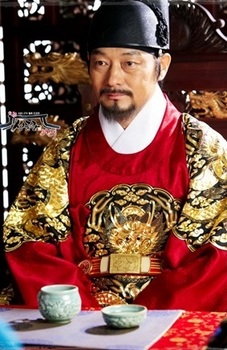 日韓芸能人そっくり、トキメキ成均館スキャンダルの王様の画像.jpg