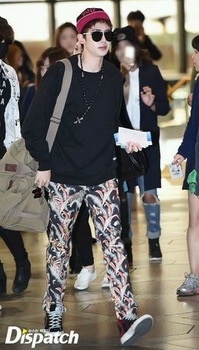 韓国アイドル「空港ファッション」2PMニックンの画像.jpg