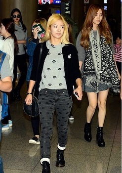 韓国アイドル「空港ファッション」少女時代の画像.jpg